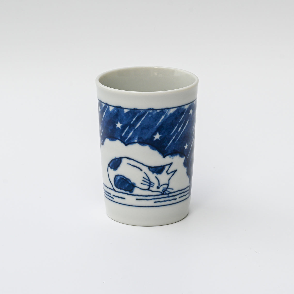 The Adorable Cat 2 Tea Cup, Blue & White Mino-Ware (180ml/6oz.), features a charming sleeping cat under a starry night, inspired by traditional craftsmanship from Gifu Prefecture.