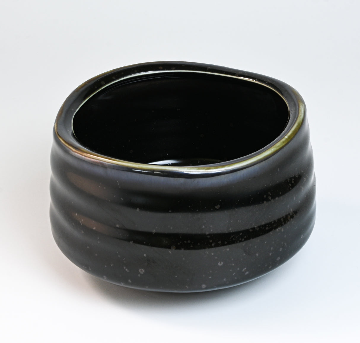 Black Ceramic Matcha Bowl 17 oz with Rolled Rim, Matcha Chawan for Whisking and Drinking, Tea Ceremony Bowl