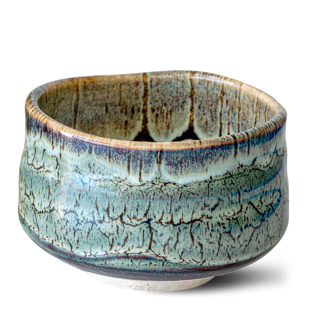 The Iguchi Tenmoku Glaze Matcha Bowl with its textured blue-green finish and brown rim makes an ideal companion for savoring your favorite matcha.