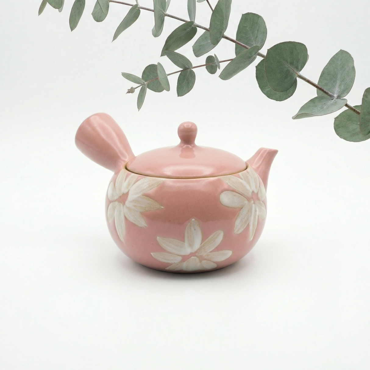 Handmade Pink Kyusu with White Flowers Design: Ceramic Pink Tea Teaware (16 fl oz/480ml) Tokaname Teapot