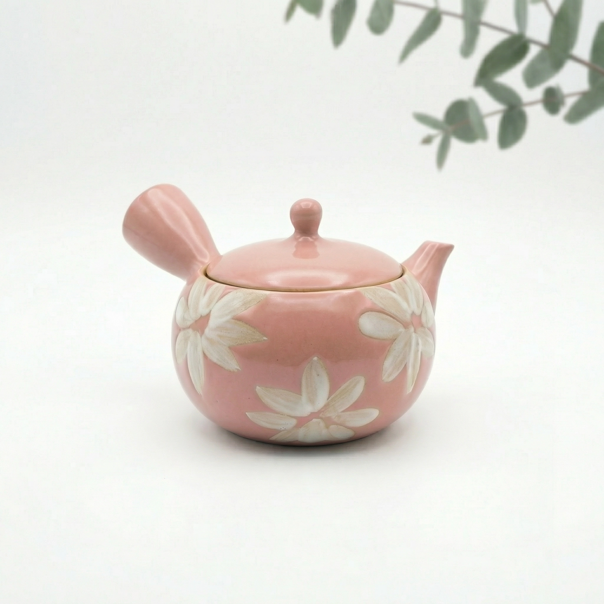 Handmade Pink Kyusu with White Flowers Design: Ceramic Pink Tea Teaware (16 fl oz/480ml) Tokaname Teapot