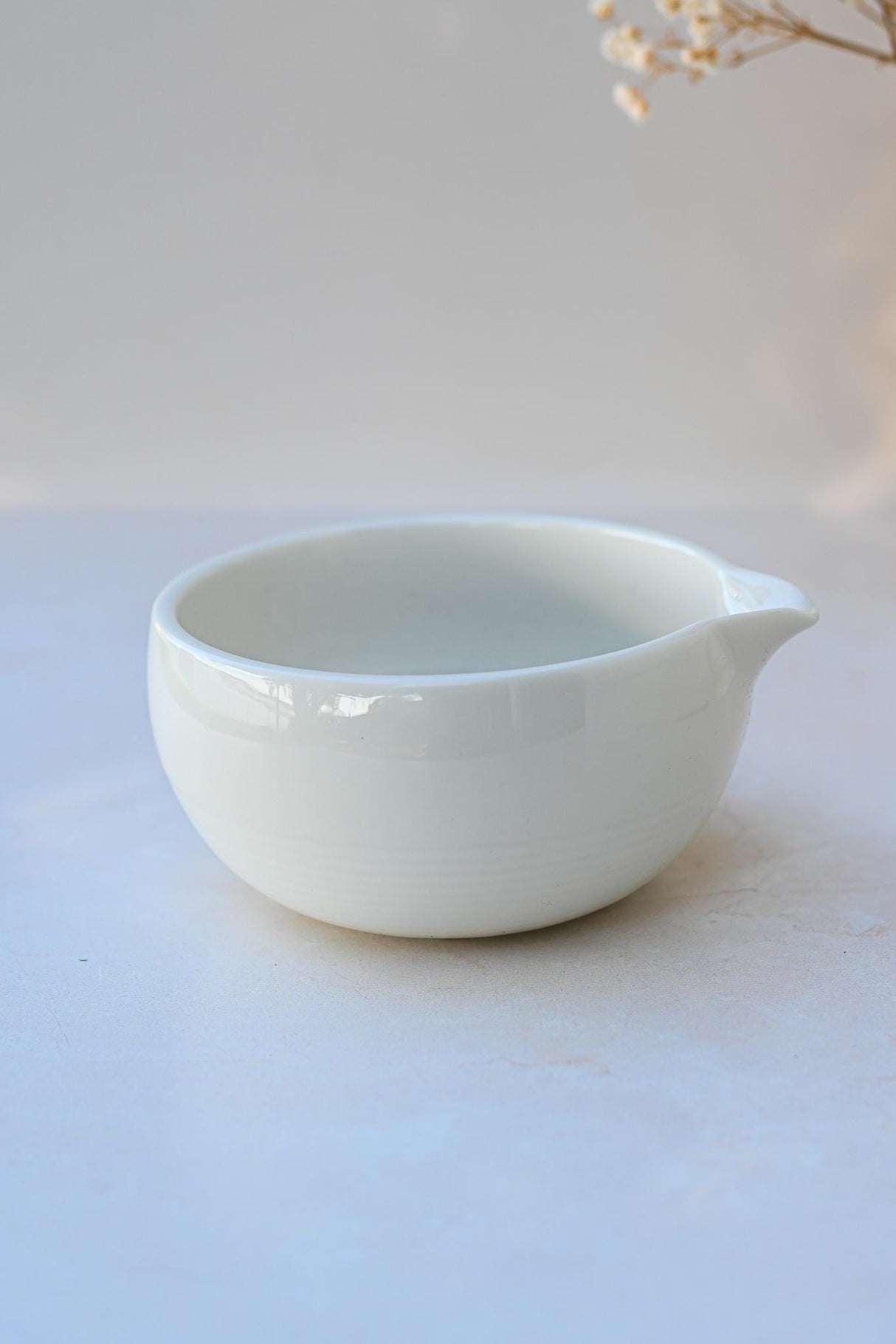 White Matcha Set - 16 oz Ceramic Matcha Bowl with Spout, Bamboo Whisk, Whisk Holder & Chashaku Spoon – Complete Matcha Gift Set