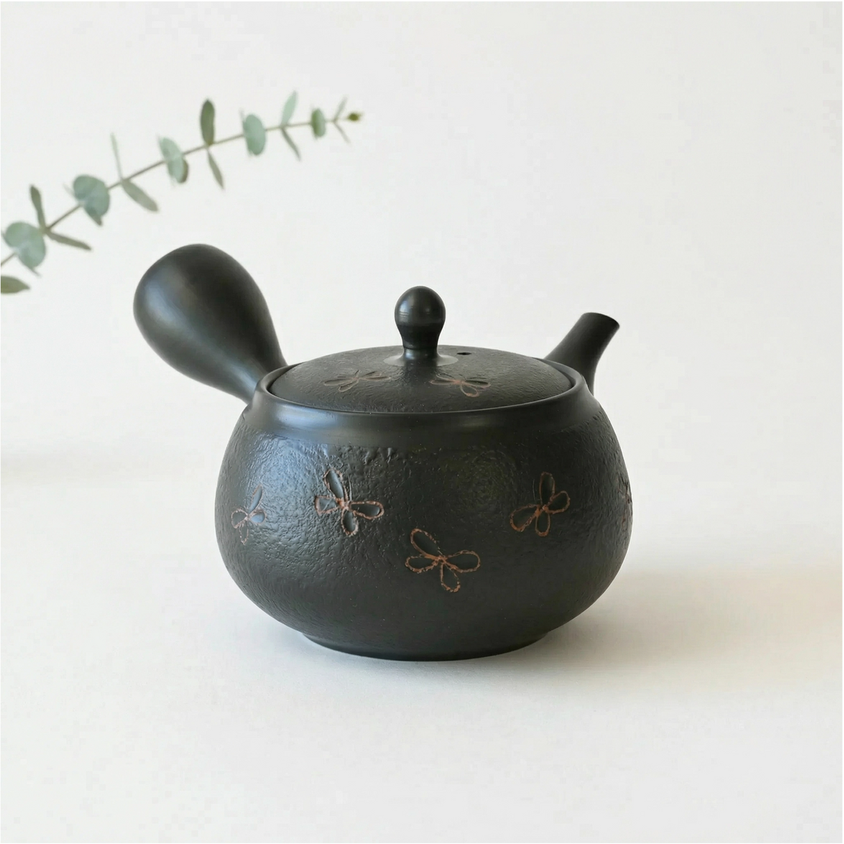 Handmade Black Textured Kyusu Teapot: Japanese Loose Leaf Tea Strainer (11.5 fl oz/380ml)