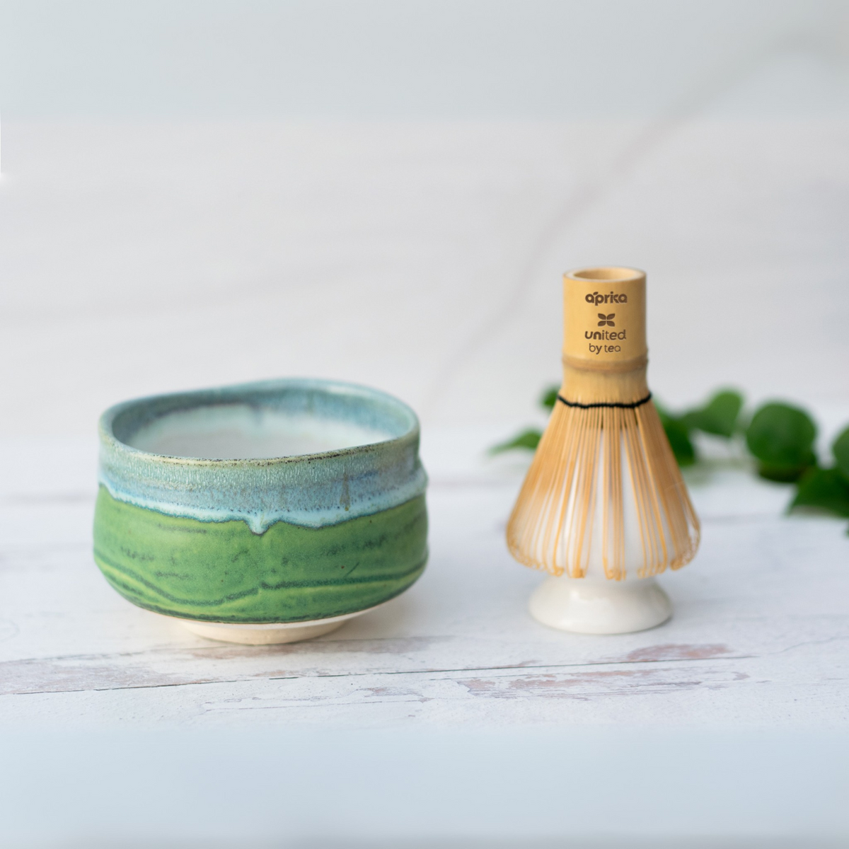 Iguchi Deep Sea Clay Matcha Bowl Bamboo Matcha Whisk Whisk Holder Set