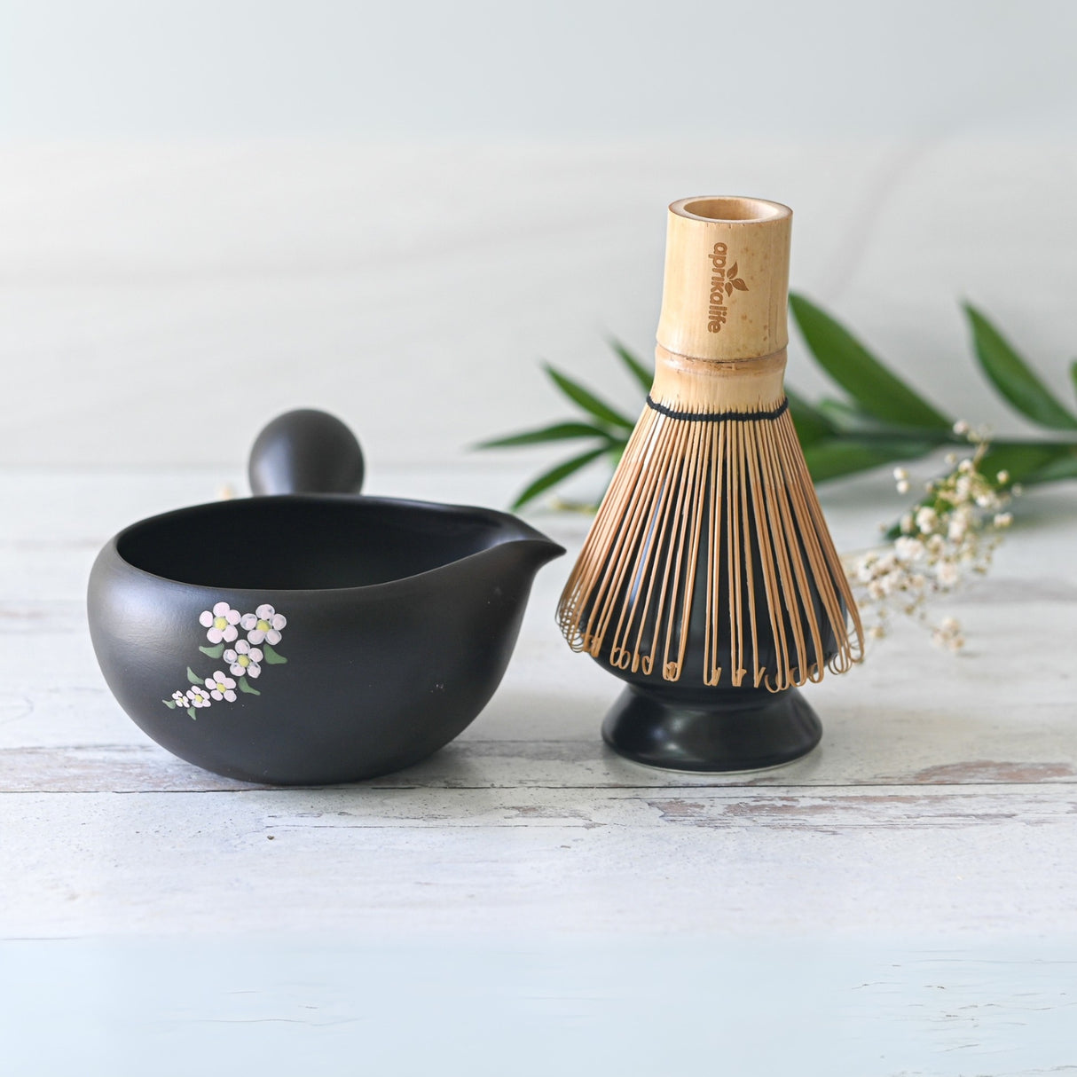 Black Flowers Matcha Bowl with Spout Set