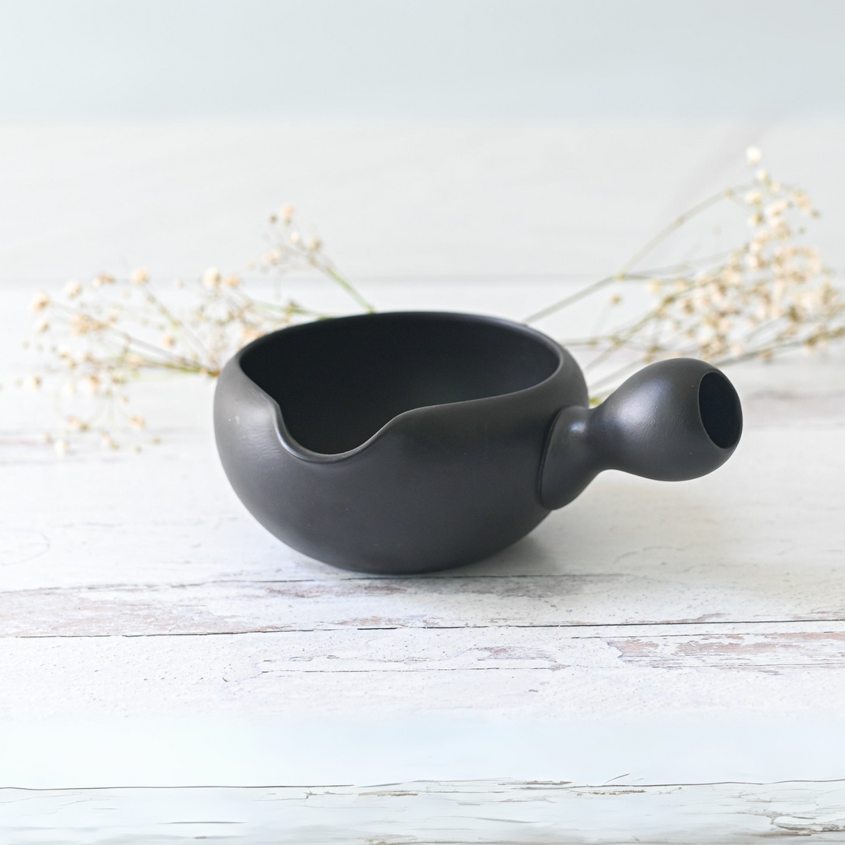 Black Flowers Matcha Bowl with Spout Set