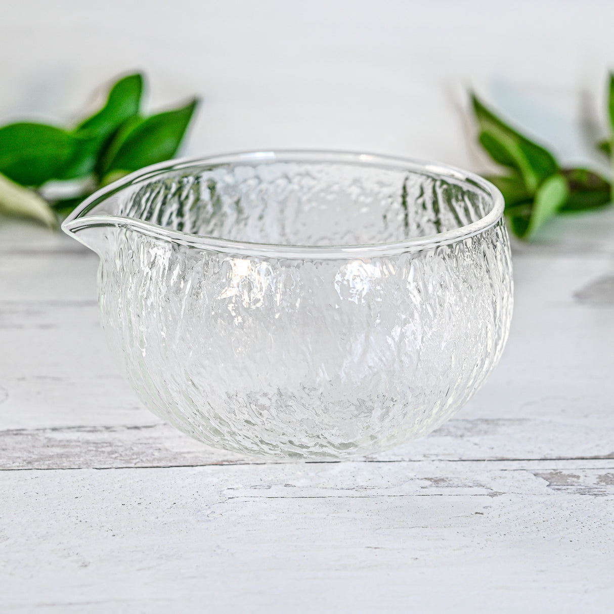 Textured Spouted Glass Matcha Bowl Pattern 2