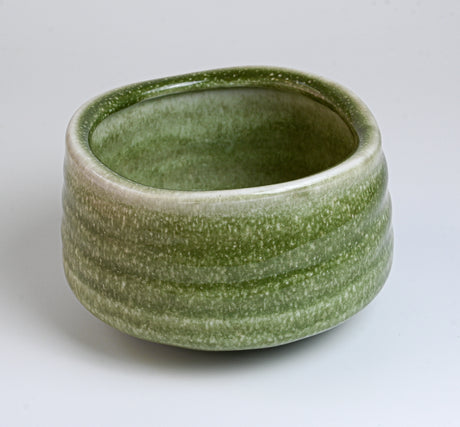Green Ceramic Matcha Bowl 17 oz with Rolled Rim, Matcha Chawan for Whisking and Drinking, Tea Ceremony Bowl