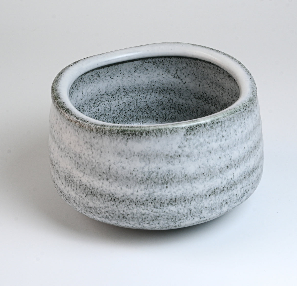 White Ceramic Matcha Bowl 17 oz with Rolled Rim, Matcha Chawan for Whisking and Drinking, Tea Ceremony Bowl