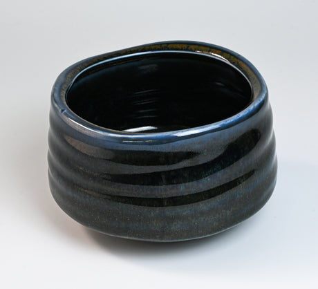 Deep Blue Ceramic Matcha Bowl 17 oz with Rolled Rim, Matcha Chawan for Whisking and Drinking, Tea Ceremony Bowl