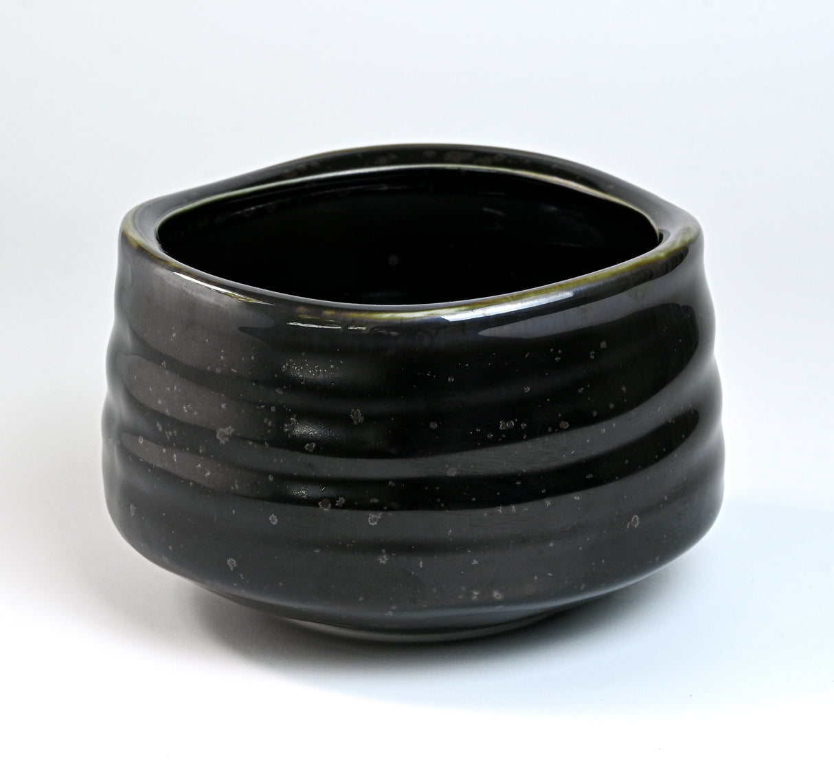 Black Ceramic Matcha Bowl 17 oz with Rolled Rim, Matcha Chawan for Whisking and Drinking, Tea Ceremony Bowl