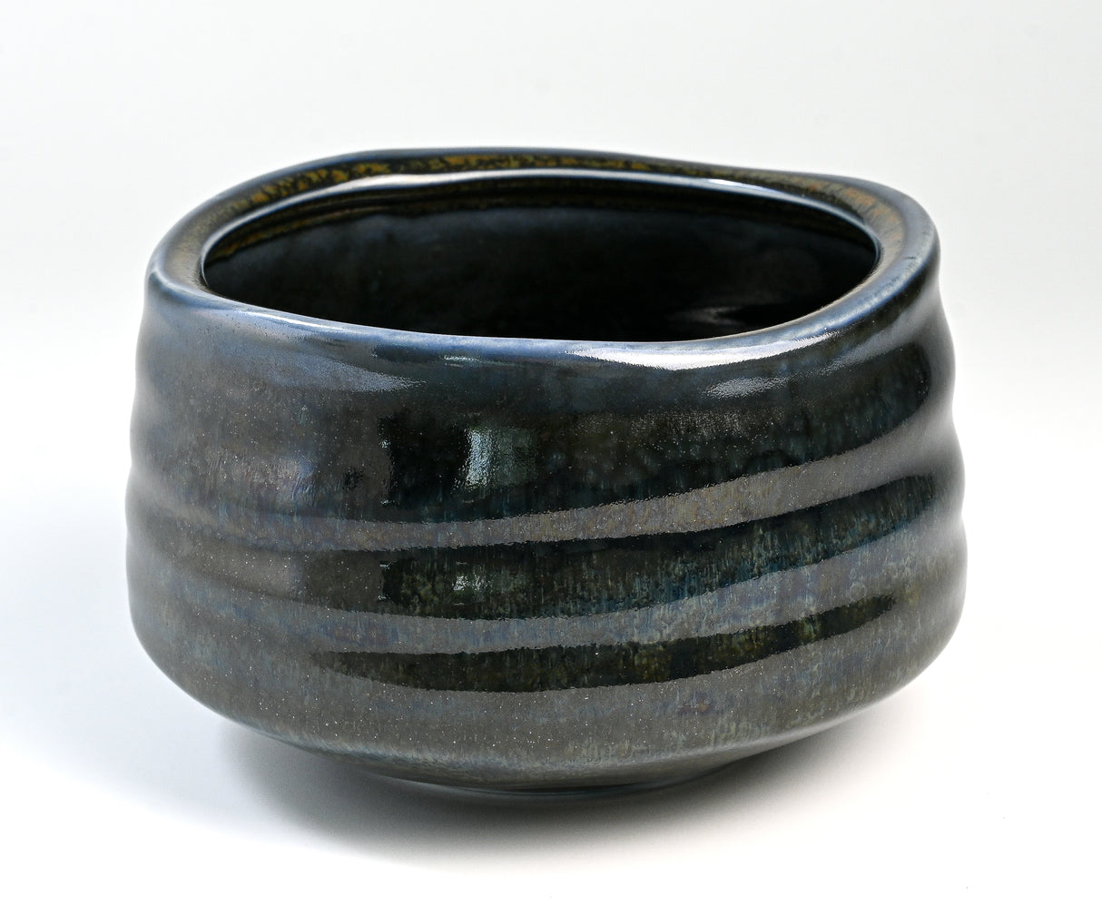 Deep Blue Ceramic Matcha Bowl 17 oz with Rolled Rim, Matcha Chawan for Whisking and Drinking, Tea Ceremony Bowl