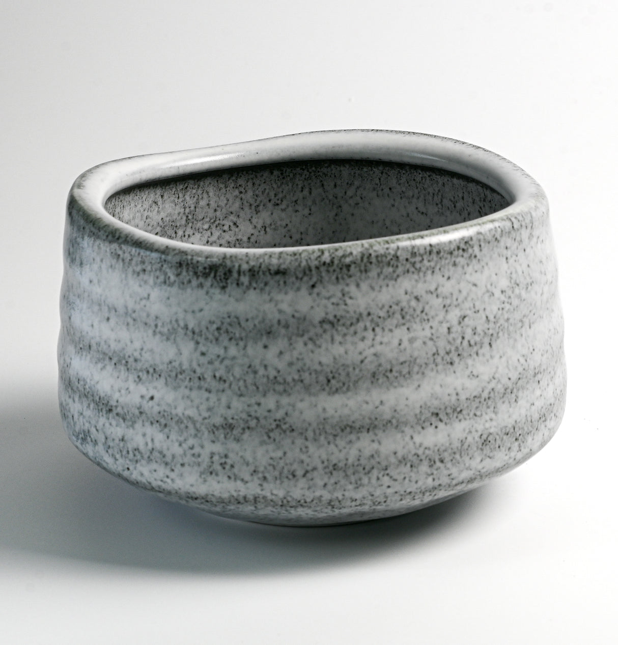 White Ceramic Matcha Bowl 17 oz with Rolled Rim, Matcha Chawan for Whisking and Drinking, Tea Ceremony Bowl