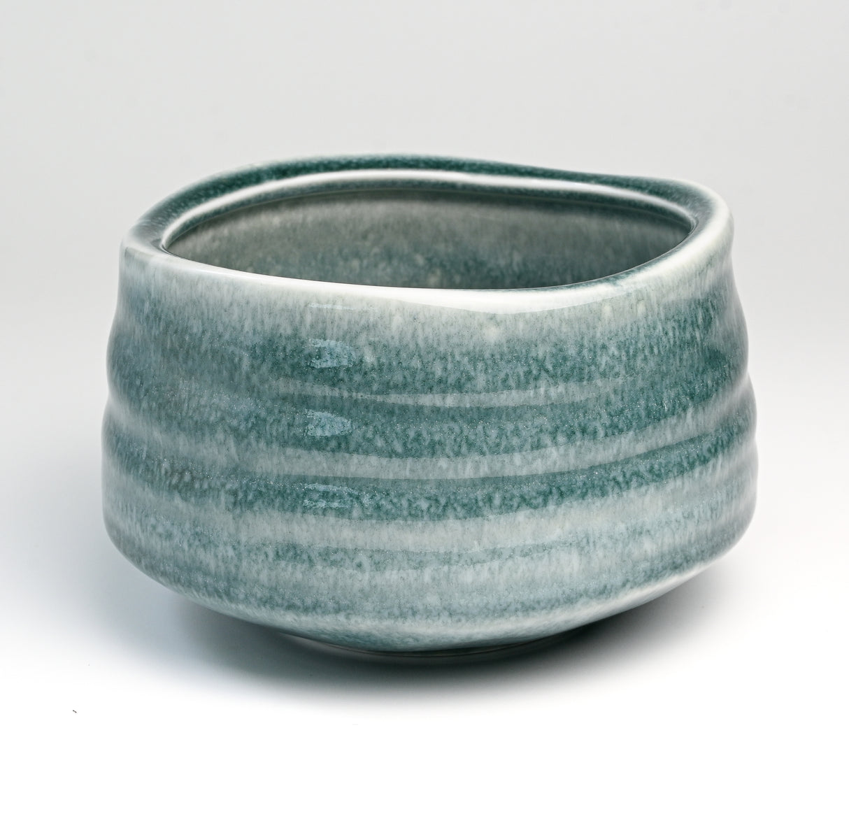 Seafoam Ceramic Matcha Bowl 17 oz with Rolled Rim, Matcha Chawan for Whisking and Drinking, Tea Ceremony Bowl