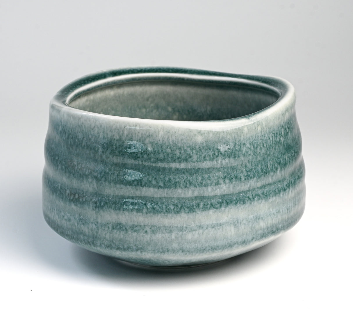 Seafoam Ceramic Matcha Bowl 17 oz with Rolled Rim, Matcha Chawan for Whisking and Drinking, Tea Ceremony Bowl