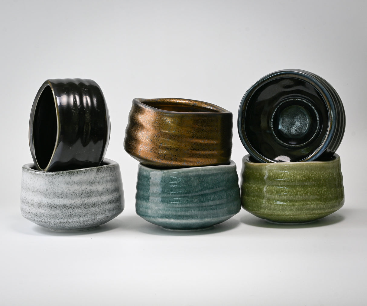 Green Ceramic Matcha Bowl 17 oz with Rolled Rim, Matcha Chawan for Whisking and Drinking, Tea Ceremony Bowl