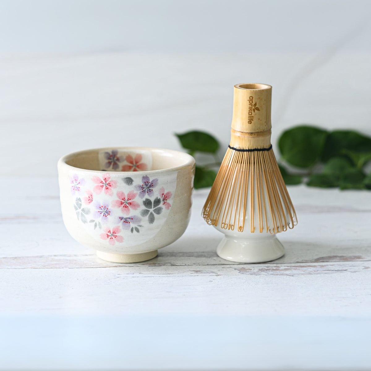 Kohiki Sakura Ceramic Matcha Bowl Bamboo Matcha Whisk Whisk Holder Set