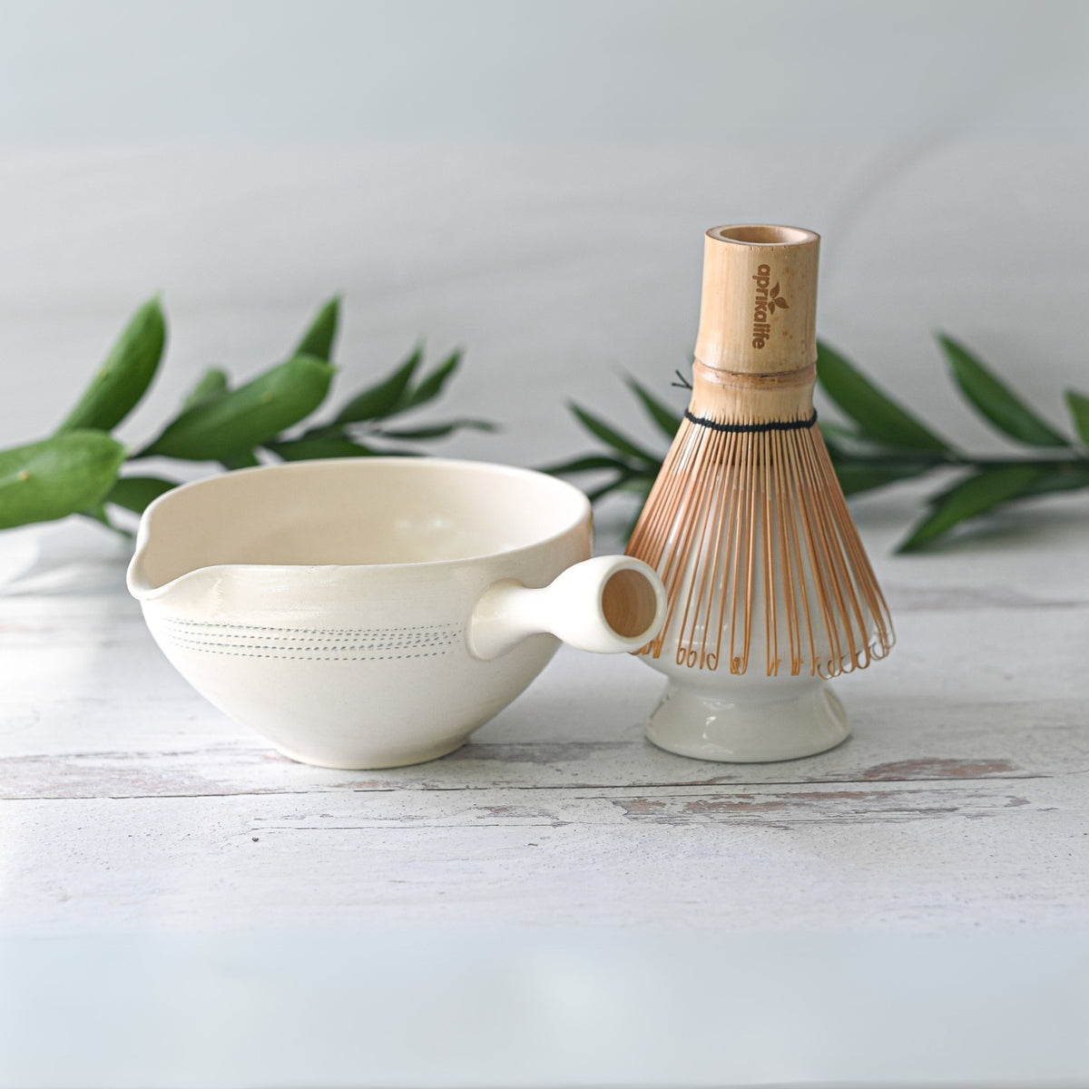 Striped Ceramic Matcha Bowl Spout Bamboo Matcha Whisk Whisk Holder Set