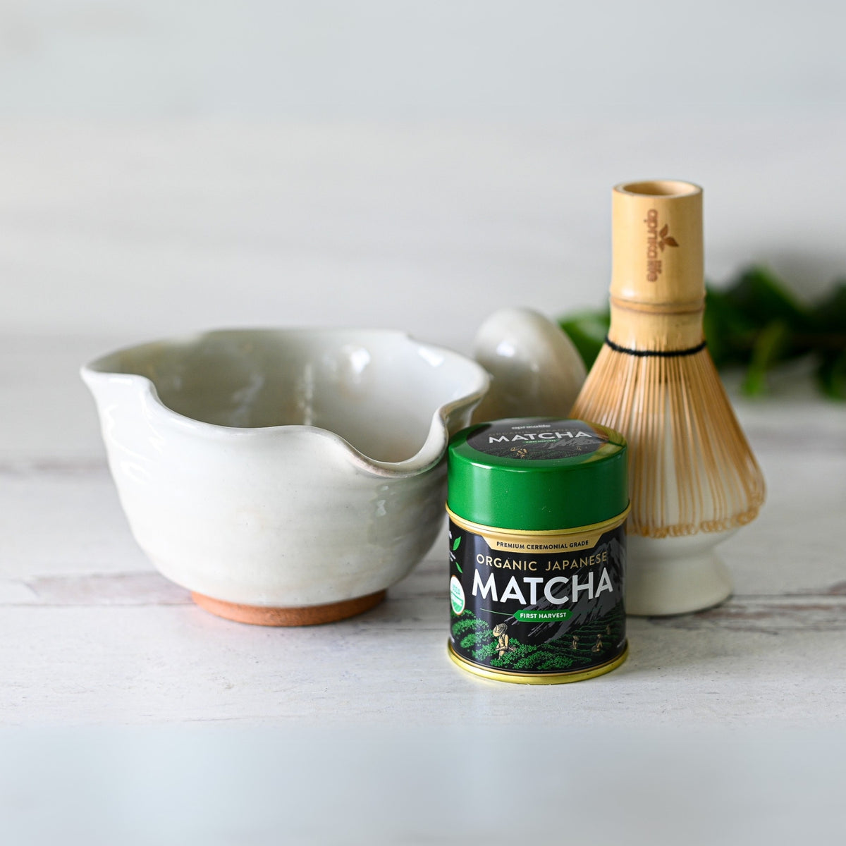 Wavy Ceramic Matcha Bowl Spout Bamboo Matcha Whisk Whisk Holder Organic Japanese Matcha Set