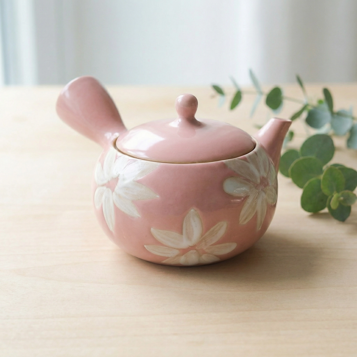 Handmade Pink Kyusu with White Flowers Design: Ceramic Pink Tea Teaware (16 fl oz/480ml) Tokaname Teapot