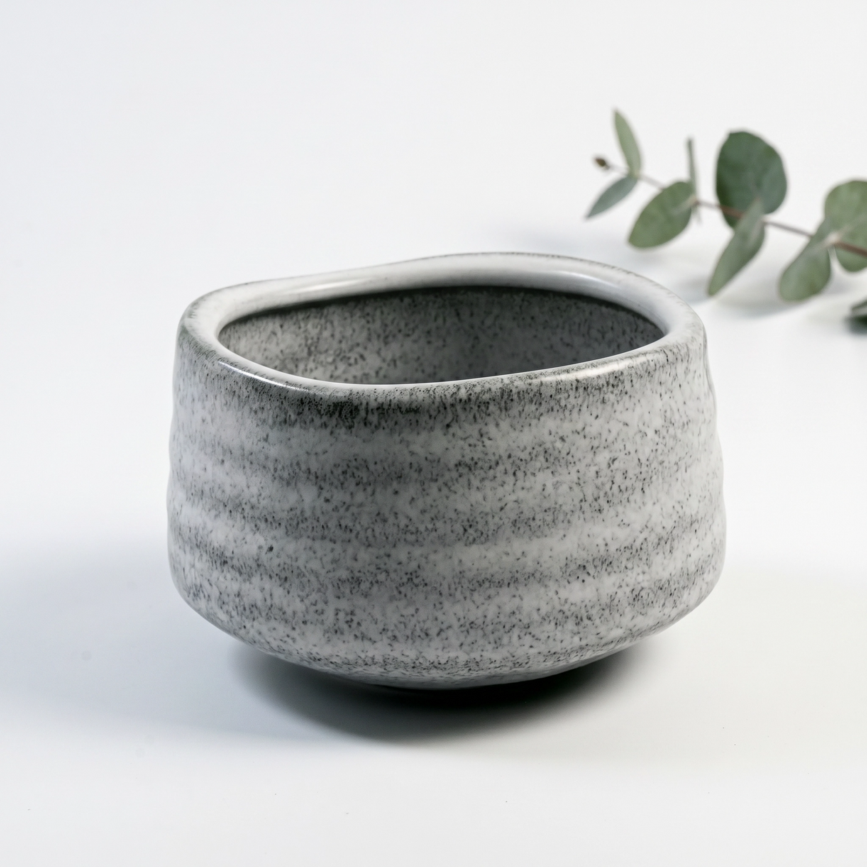 White Ceramic Matcha Bowl 17 oz with Rolled Rim, Matcha Chawan for Whisking and Drinking, Tea Ceremony Bowl