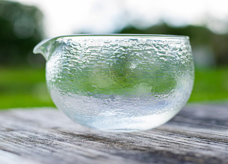 Textured Spouted Glass Matcha Bowl Pattern 1