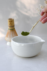 White Matcha Set - 16 oz Ceramic Matcha Bowl with Spout, Bamboo Whisk, Whisk Holder & Chashaku Spoon – Complete Matcha Gift Set