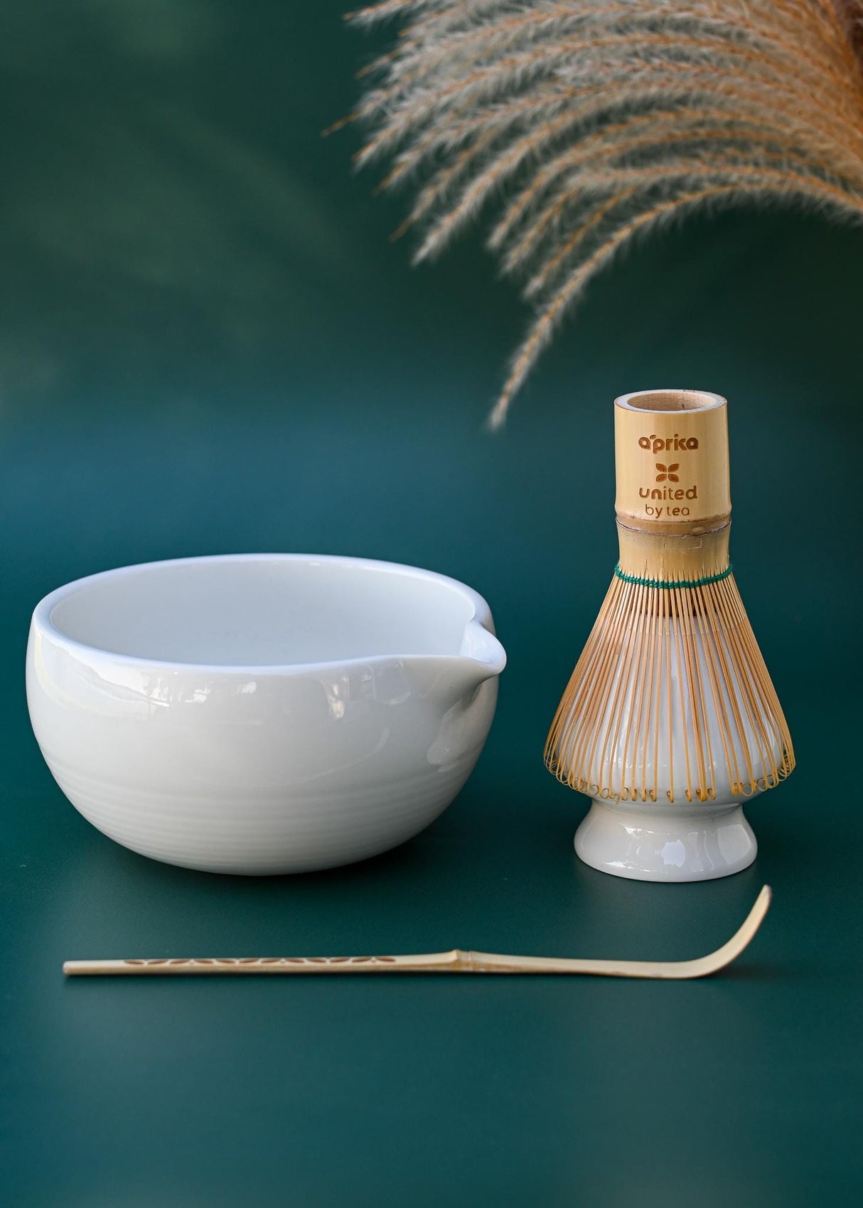 White Matcha Set - 16 oz Ceramic Matcha Bowl with Spout, Bamboo Whisk, Whisk Holder & Chashaku Spoon – Complete Matcha Gift Set