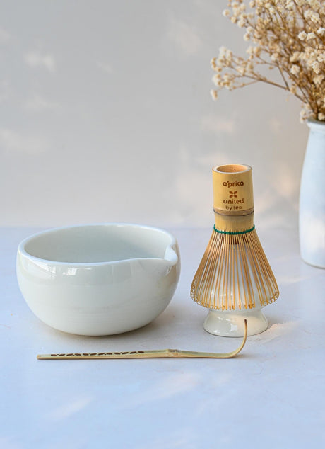 White Matcha Set - 16 oz Ceramic Matcha Bowl with Spout, Bamboo Whisk, Whisk Holder & Chashaku Spoon – Complete Matcha Gift Set